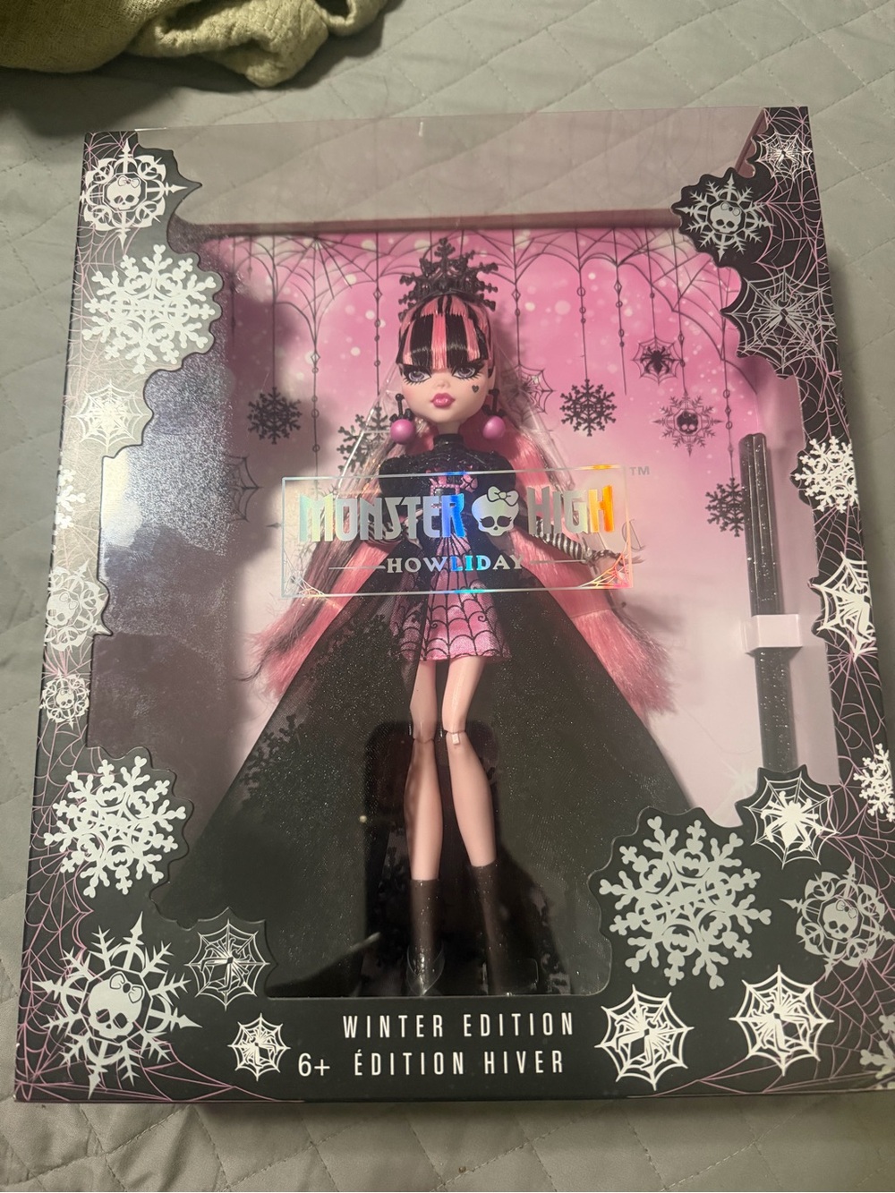 Draculaura howliday winter edition